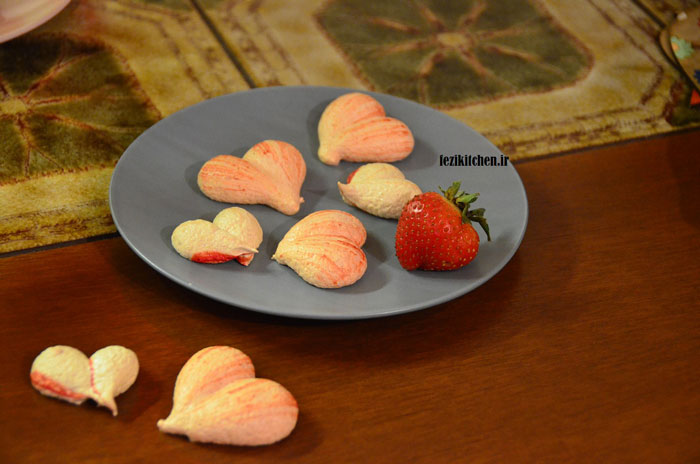 تهیه شیرینی پفکی یا مرنگ