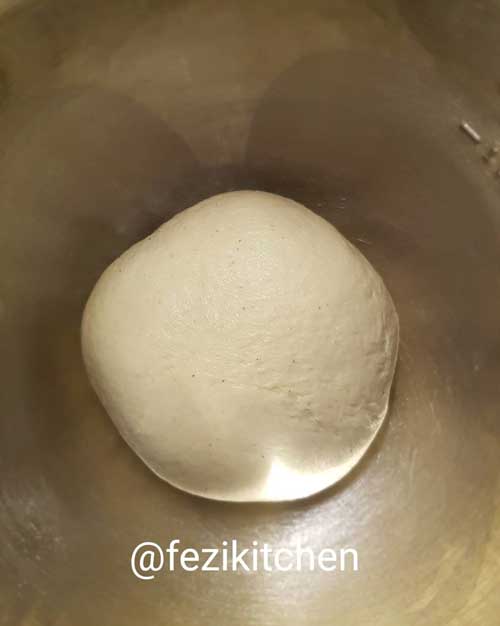 خمیر پیتزا چگونه درست میشود